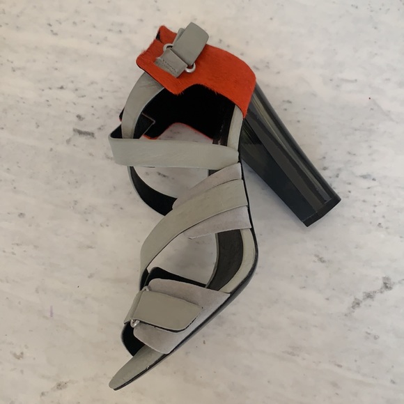 L.A.M.B. Korry sandals 7.5 in light grey - Picture 3 of 9